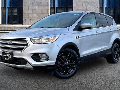Used 2017 Ford Escape SE FWD image 2