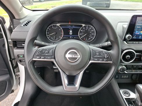 Certified 2025 Nissan Sentra SV FWD image 22