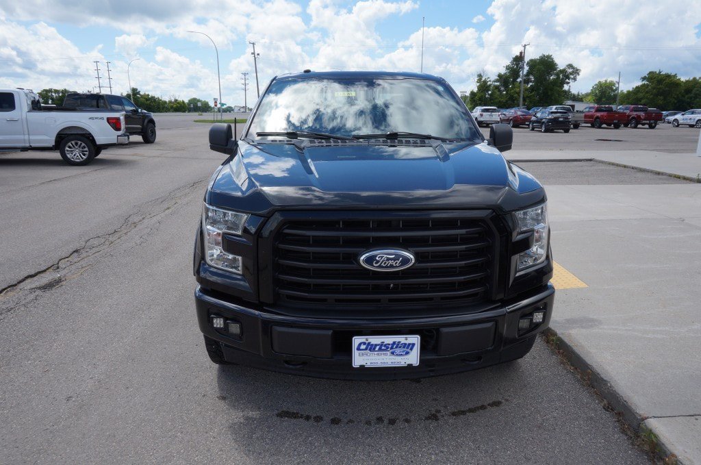 Used 2017 Ford F150 XLT w/ Equipment Group 302A Luxury AWD/4WD image 4