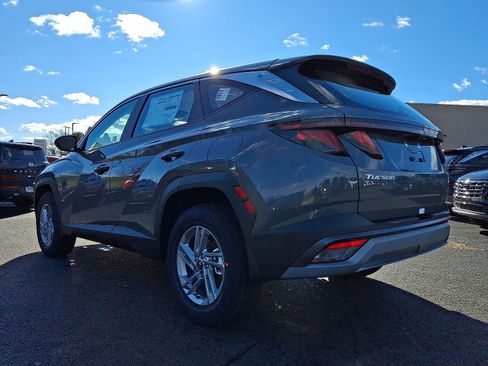 Certified 2025 Hyundai Tucson SE image 3