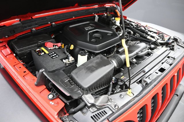 Used 2022 Jeep Wrangler Unlimited Rubicon 4xe w/ Cold Weather Group AWD/4WD image 40