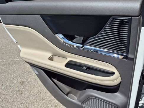 Used 2021 Lincoln Corsair FWD image 19