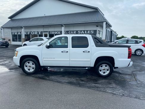 Used 2008 Chevrolet Avalanche LT w/ LT Preferred Equipment Group AWD/4WD image 8