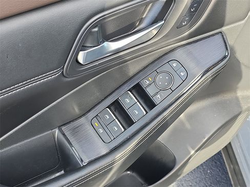 Used 2023 Nissan Rogue SL w/ SL Premium Package image 18