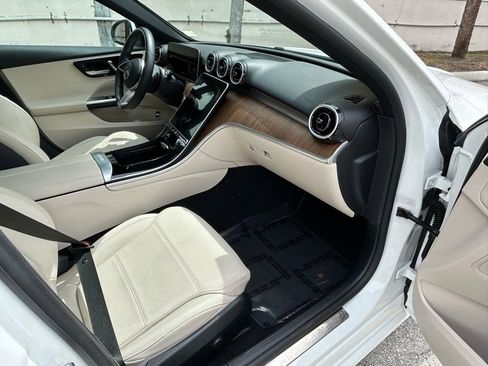Used 2025 Mercedes-Benz C 300 4MATIC Sedan image 33