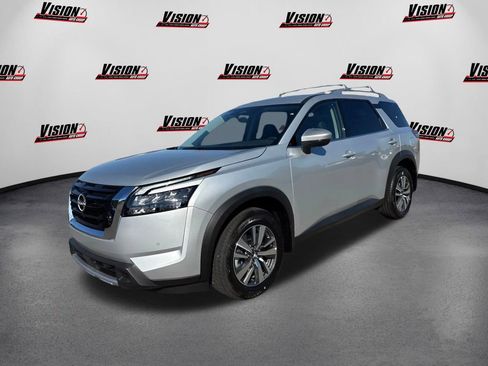 New 2025 Nissan Pathfinder SL image 1
