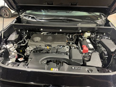 Used 2025 Toyota RAV4 XLE image 32