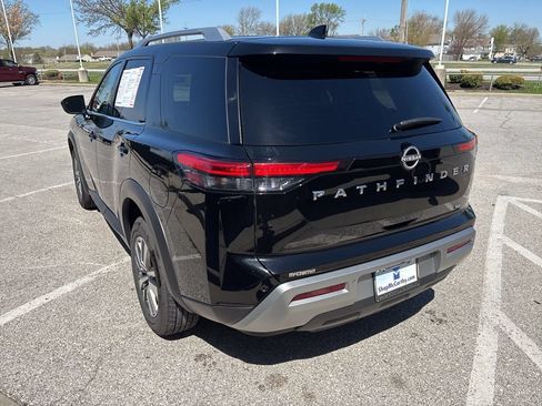 Used 2025 Nissan Pathfinder SL FWD image 20