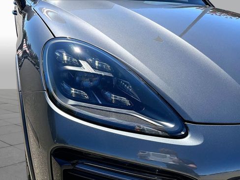 Used 2022 Porsche Cayenne GTS AWD/4WD image 27