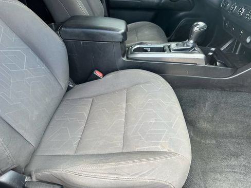 Used 2016 Toyota Tacoma TRD Off-Road AWD/4WD image 14