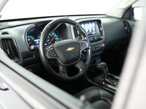 Used 2019 Chevrolet Colorado Z71 w/ Z71 Midnight Edition AWD/4WD image 6