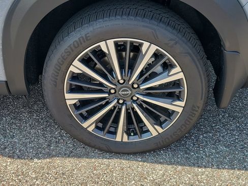 Certified 2026 Nissan Pathfinder Platinum FWD image 5