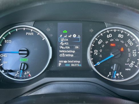 Certified 2022 Toyota RAV4 LE image 29