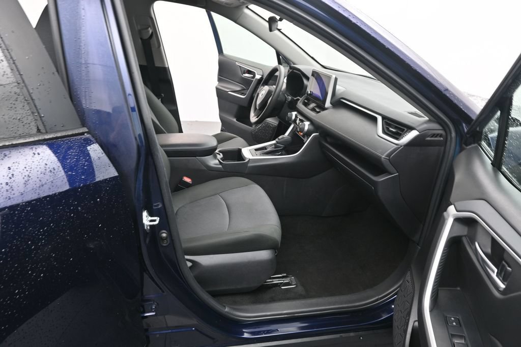 Used 2025 Toyota RAV4 XLE FWD image 19