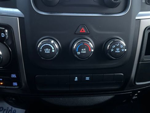 Used 2018 RAM 1500 Classic SLT image 32