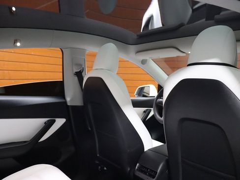 Used 2021 Tesla Model Y Long Range image 52