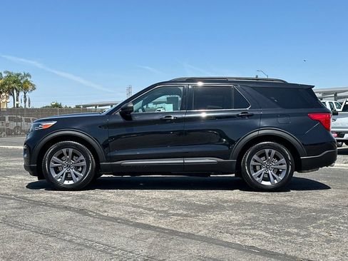 Certified 2021 Ford Explorer XLT w/ Equipment Group 202A RWD image 6