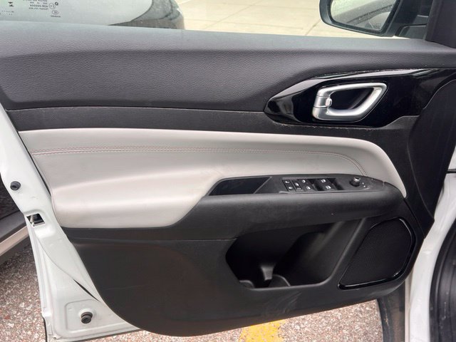 Used 2025 Jeep Compass Limited AWD/4WD image 8
