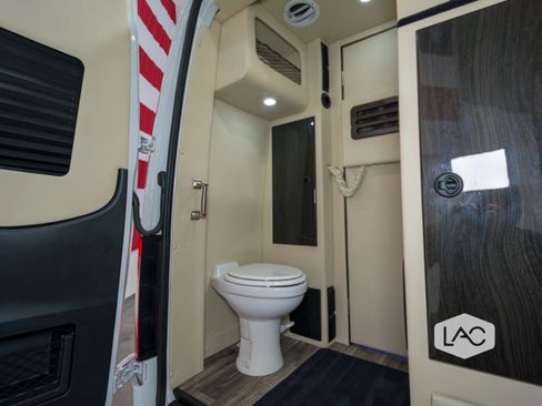 Used 2023 Mercedes-Benz Sprinter 3500 image 16