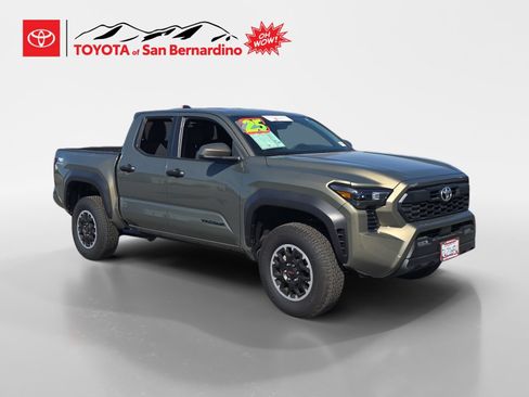 Certified 2025 Toyota Tacoma TRD Off-Road AWD/4WD image 7