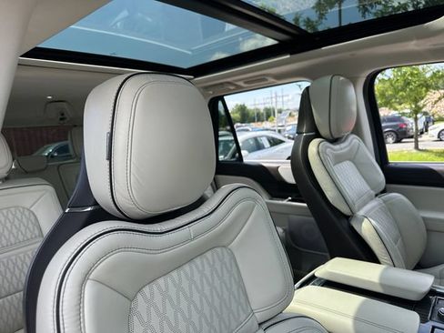 Used 2021 Lincoln Navigator Black Label w/ Special Edition Package AWD/4WD image 36