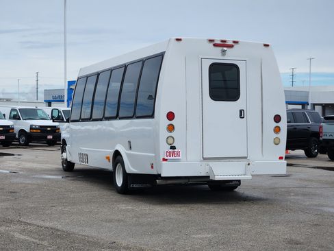 Used 2015 Ford E-450 and Econoline 450 Super Duty w/ Shuttle Bus Prep Package RWD image 5