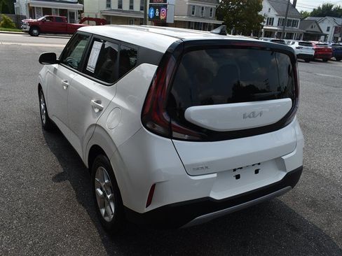 Used 2025 Kia Soul LX w/ LX Technology Package FWD image 6