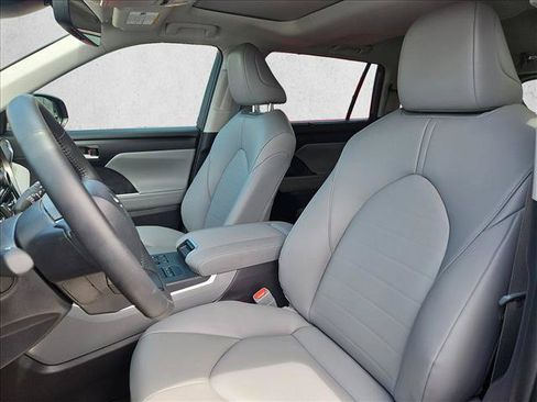 Used 2026 Toyota Highlander XLE AWD/4WD image 16