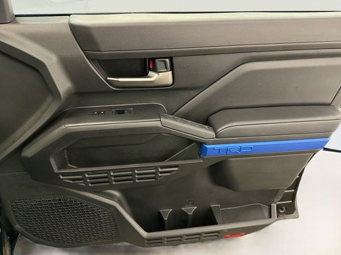 Used 2025 Toyota Tacoma TRD Off-Road image 33