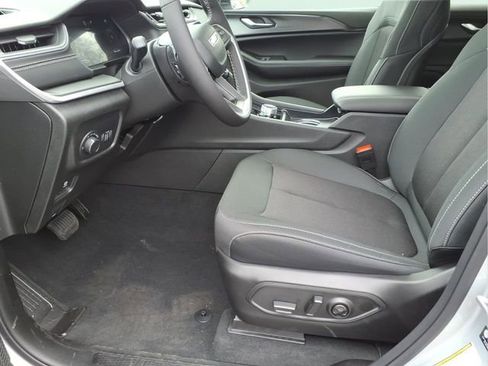 New 2026 Jeep Grand Cherokee Laredo AWD/4WD image 14