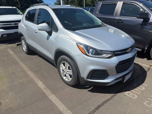 Used 2022 Chevrolet Trax LT w/ Driver Confidence Package AWD/4WD image 1