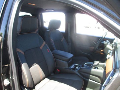 Used 2025 GMC Canyon AT4 AWD/4WD image 21
