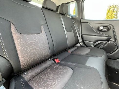 Used 2023 Jeep Renegade Latitude image 27