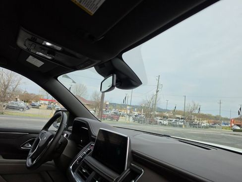 Used 2024 Chevrolet Suburban Z71 image 38