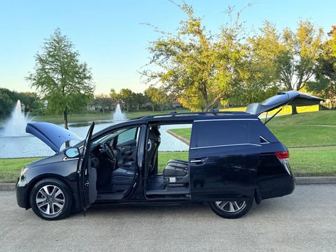 Used 2014 Honda Odyssey Touring Elite image 24