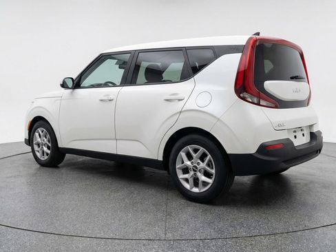 Used 2025 Kia Soul LX w/ LX Technology Package FWD image 6