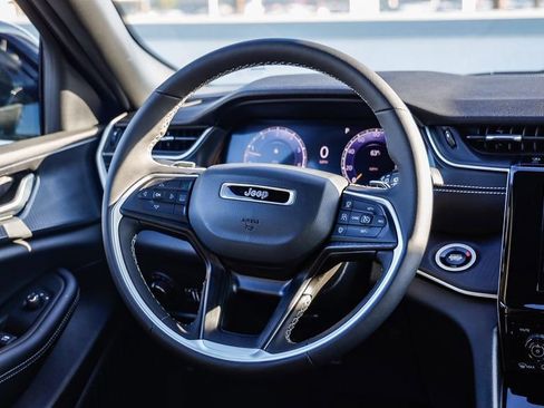 New 2025 Jeep Grand Cherokee Altitude image 16