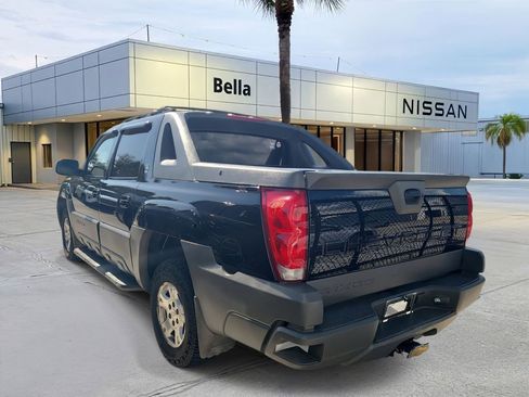 Used 2002 Chevrolet Avalanche Base w/ North Face Edition image 4