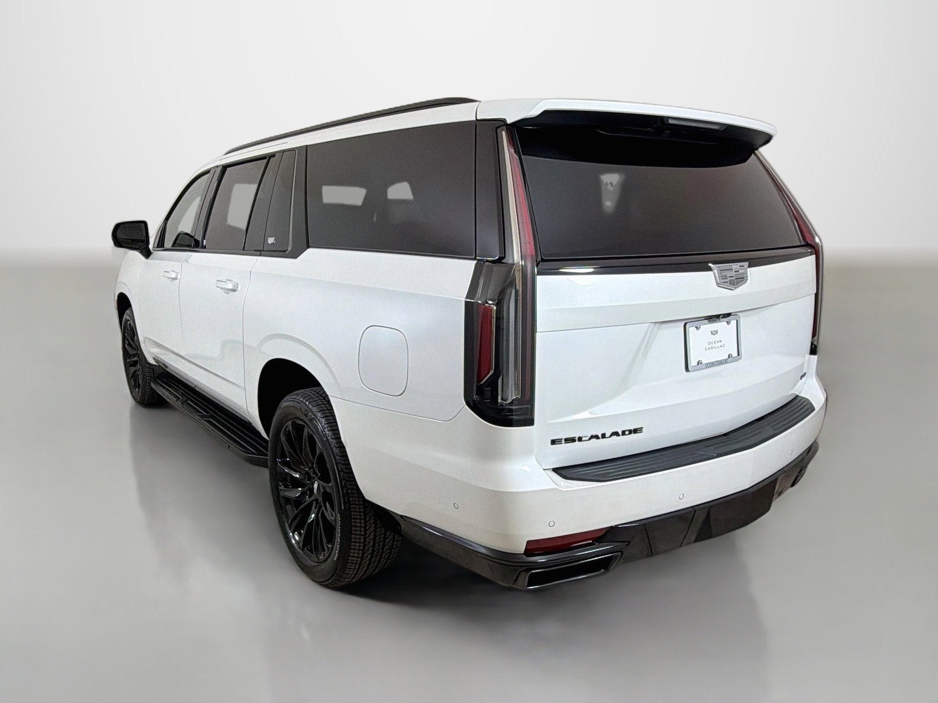 Used 2024 Cadillac Escalade ESV Sport w/ LPO, ONYX Package AWD/4WD image 3