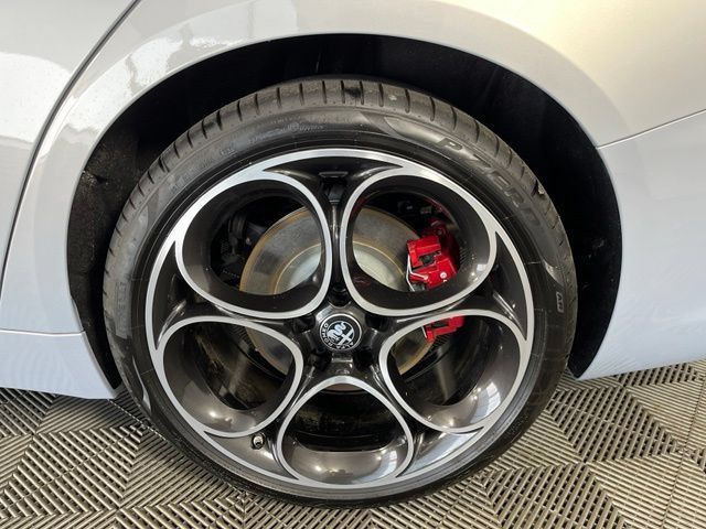 Used 2026 Alfa Romeo Giulia AWD w/ Driving Assist Package image 11