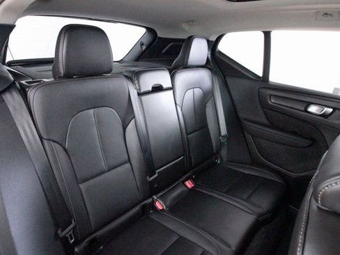 Certified 2025 Volvo XC40 B5 Core image 23