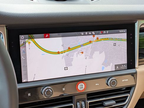 Certified 2025 Porsche Macan AWD/4WD image 16