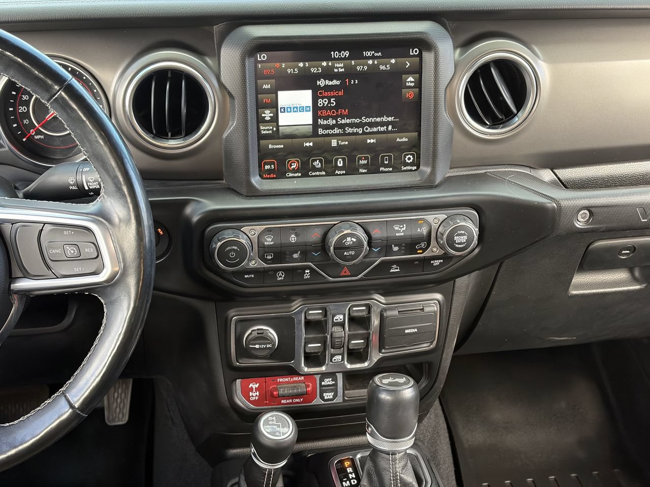 Used 2022 Jeep Wrangler Unlimited Rubicon w/ LED Lighting Group AWD/4WD image 17