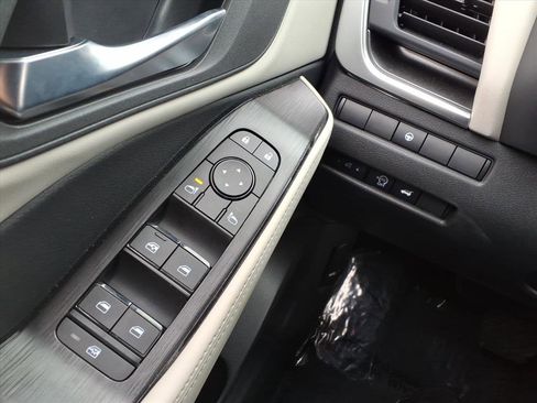 Certified 2025 Nissan Rogue SV image 23