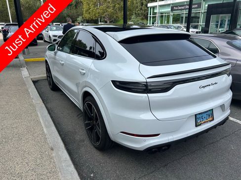 Used 2023 Porsche Cayenne Turbo image 5