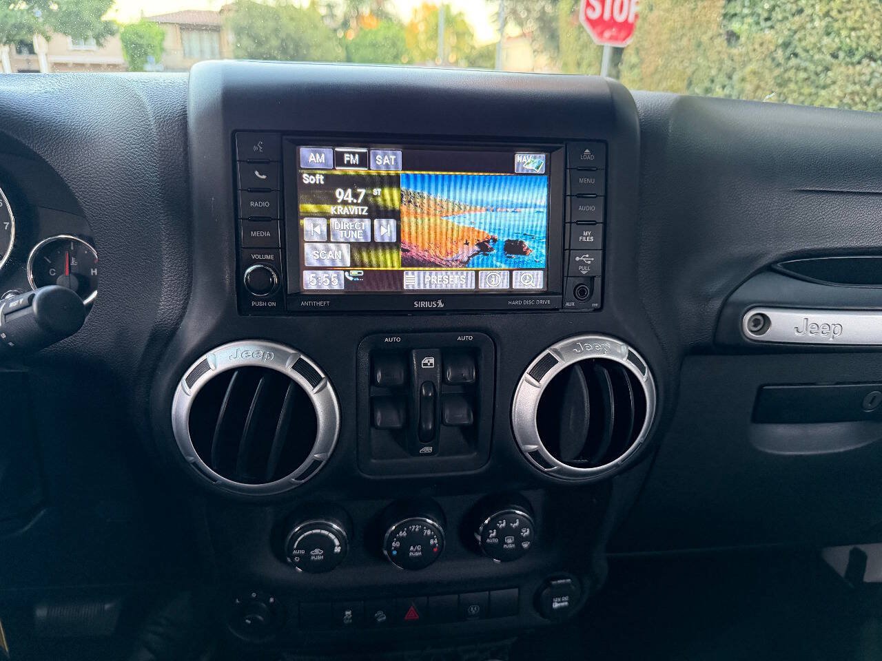 Used 2014 Jeep Wrangler Unlimited Sahara w/ Connectivity Group AWD/4WD image 31