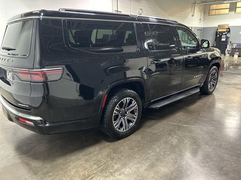 Used 2023 Jeep Wagoneer L Series II image 3