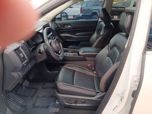 Used 2023 Nissan Pathfinder SL w/ SL Premium Package AWD/4WD image 9