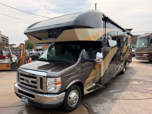 Used 2019 Ford E-450 and Econoline 450 Super Duty w/ Motorhome Prep Package RWD image 12