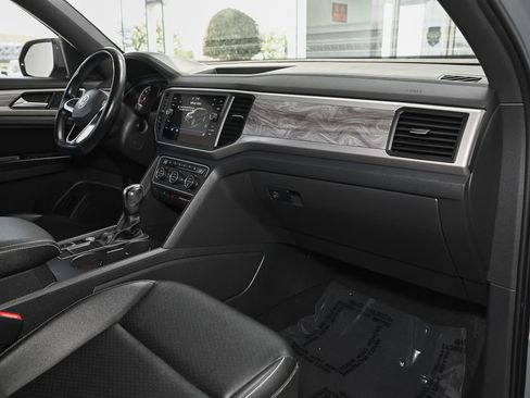 Used 2020 Volkswagen Atlas Cross Sport SE FWD image 37